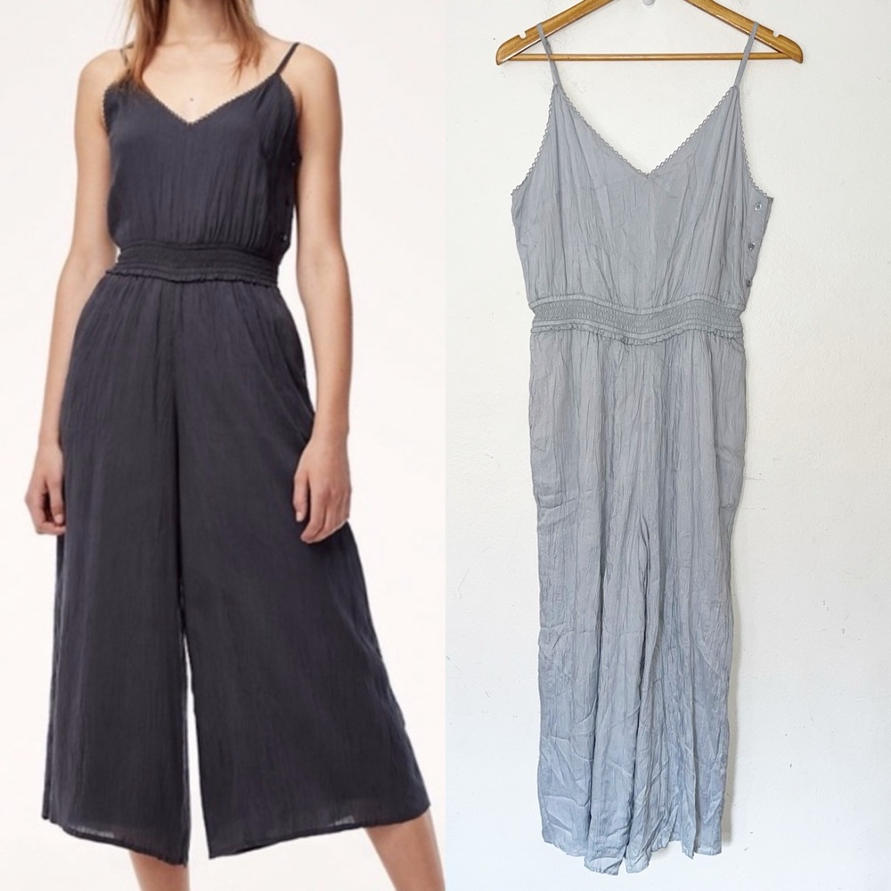 Aritzia Light Gray Sleeveless Crinkled V-Neck Jumpsuit